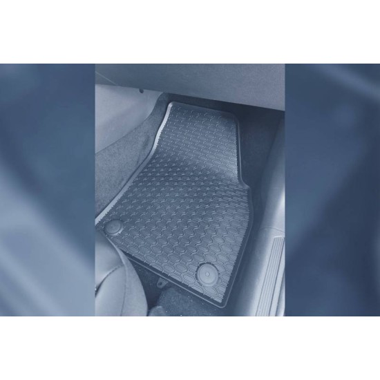Λαστιχένια Πατάκια Geyer & Hosaja Για Volkswagen Polo, Seat Ibiza, Seat Arona Crossover 2017+  / Audi A1, Skoda Fabia, Volkswagen T-Cross 2018+  / Taigo 2020+  4 Τεμάχια Μαύρα 889/4C